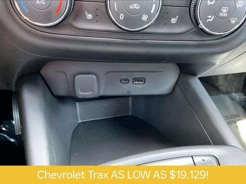 Used 2024 Chevrolet Trax LS w/ LS Convenience Package FWD image 31