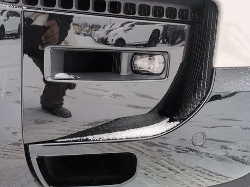 New 2026 Land Rover Defender 110 X-Dynamic SE image 10