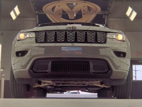 Used 2020 Jeep Grand Cherokee Altitude AWD/4WD image 4