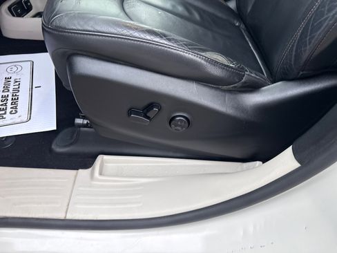 Used 2017 Chrysler Pacifica Touring-L image 18