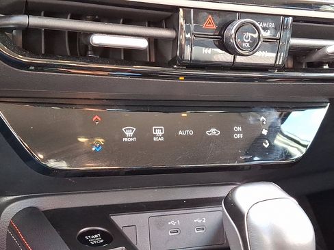 Used 2025 Nissan Kicks SR image 16