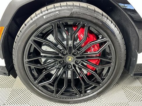 Used 2025 Lamborghini Urus SE image 32