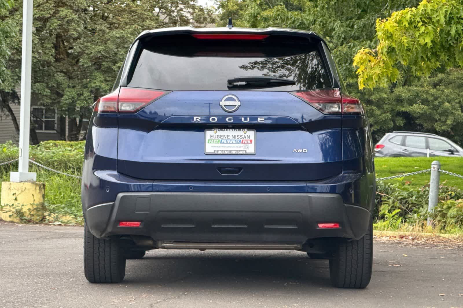 Used 2025 Nissan Rogue SV AWD/4WD image 7