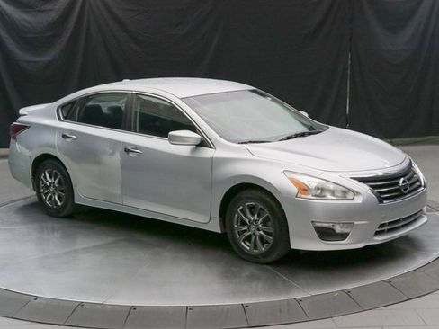 Used 2015 Nissan Altima 2.5 S w/ Special Edition Package image 2