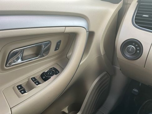 Used 2014 Ford Taurus SEL image 12