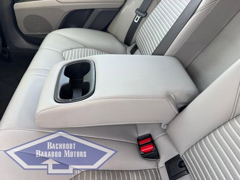 Used 2024 Toyota Camry SE image 9