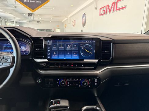 Certified 2025 Chevrolet Silverado 1500 High Country w/ Midnight Edition AWD/4WD image 19
