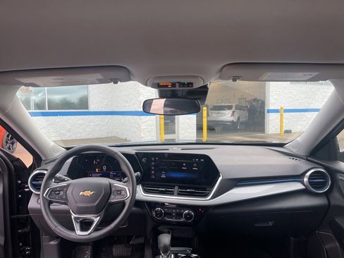 Certified 2024 Chevrolet Trax LT w/ LT Convenience Package FWD image 14