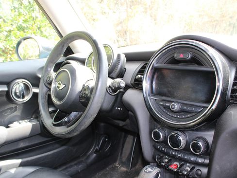 Used 2016 MINI Cooper 2-Door Hardtop image 8