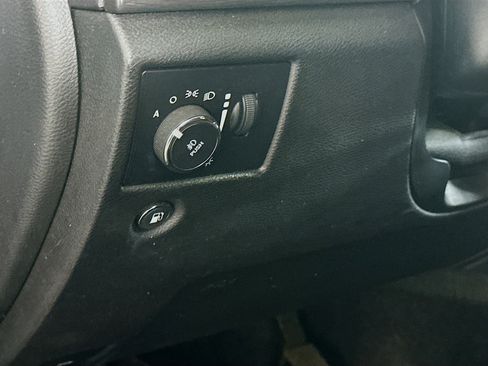 Used 2018 Jeep Grand Cherokee Laredo image 16