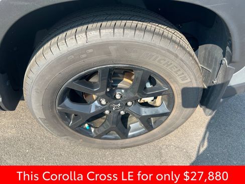 Used 2024 Toyota Corolla Cross LE FWD image 13