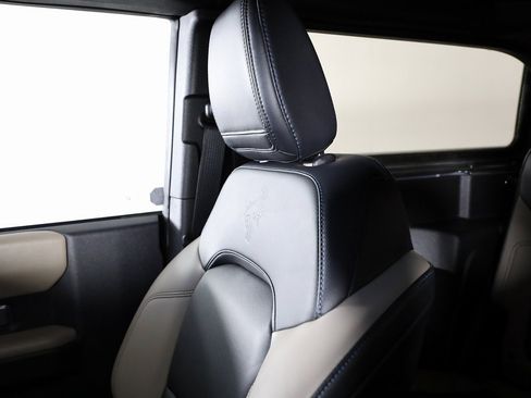 Used 2023 Ford Bronco Wildtrak image 42