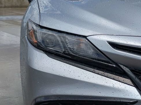 Used 2022 Toyota Camry SE FWD image 7