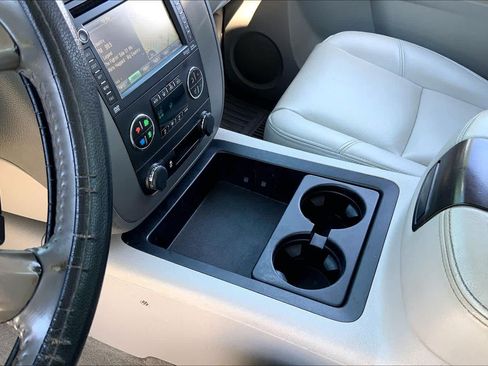 Used 2014 GMC Sierra 2500 SLT w/ Suspension Package, Off-Road AWD/4WD image 16