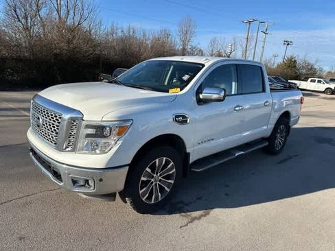 Used 2017 Nissan Titan SL image 14