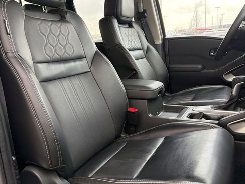 Used 2024 Nissan Frontier SL image 8