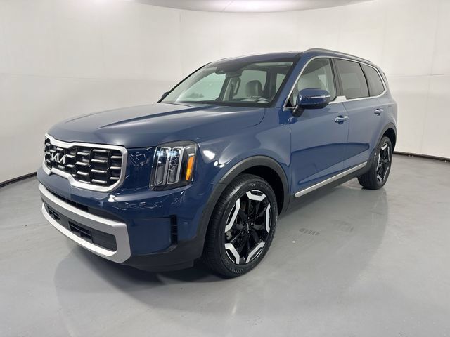 Certified 2023 Kia Telluride S w/ S Sunroof Package AWD/4WD image 2