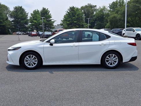 Used 2025 Toyota Camry LE FWD image 4