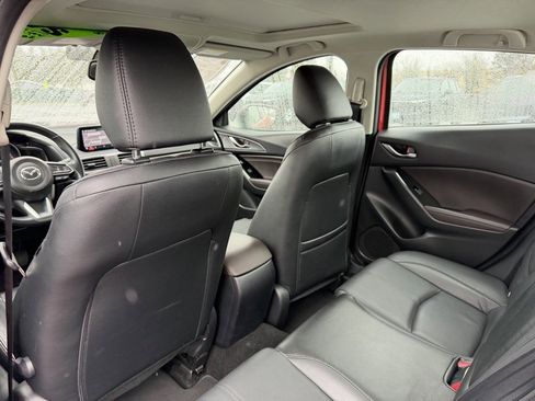 Used 2018 MAZDA MAZDA3 Grand Touring w/ Premium Equipment Package image 32