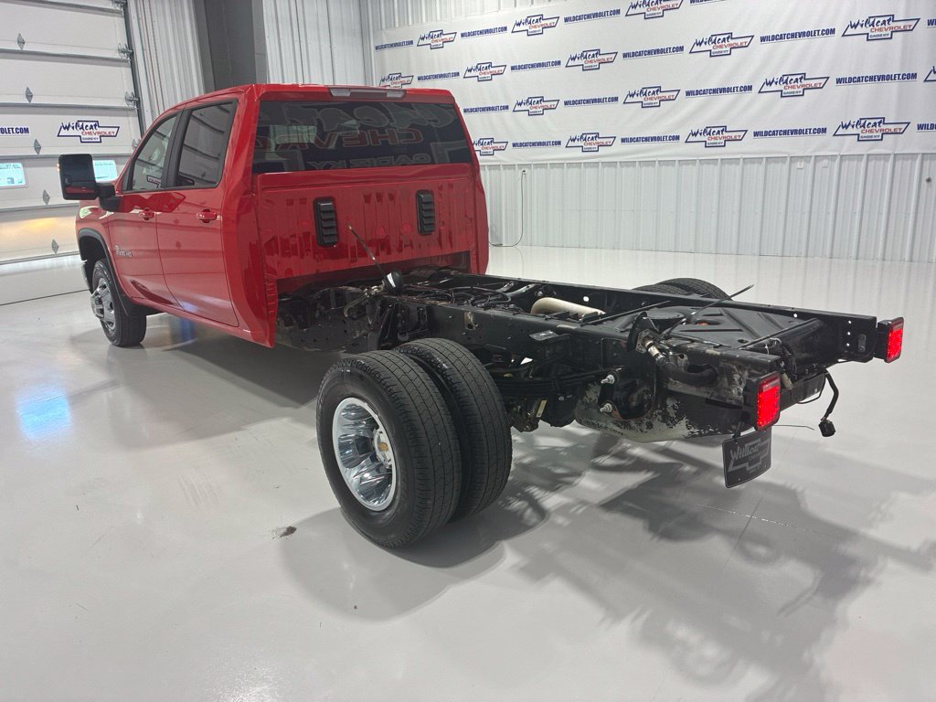 Used 2024 Chevrolet Silverado 3500 LT w/ Convenience Package AWD/4WD image 4