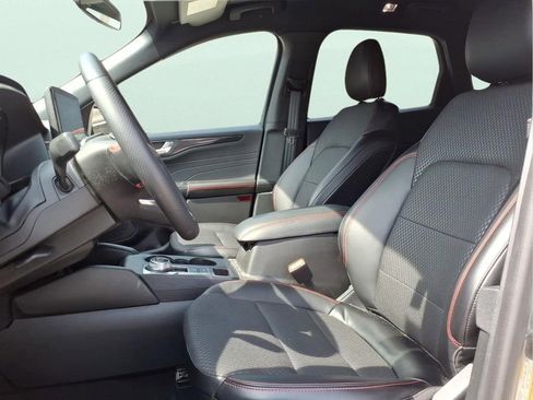 Used 2024 Ford Escape ST-Line w/ Tech Pack #1 AWD/4WD image 10