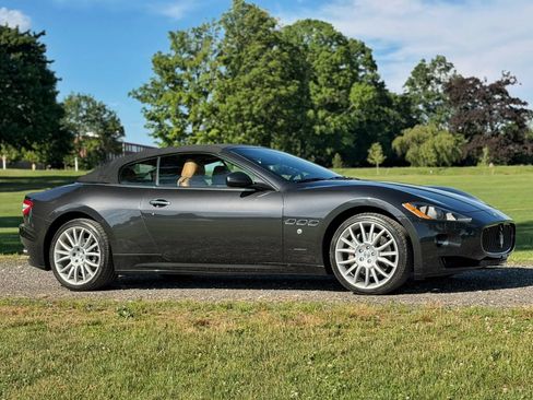 Used 2010 Maserati GranTurismo Convertible RWD image 3