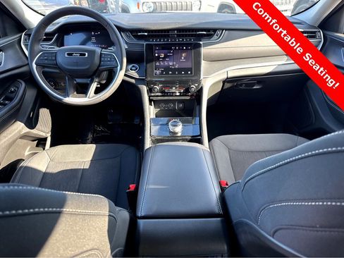 Used 2023 Jeep Grand Cherokee Laredo image 13