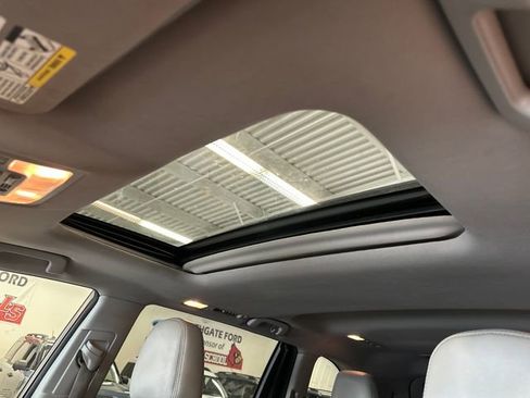 Used 2016 Toyota Highlander XLE AWD/4WD image 4