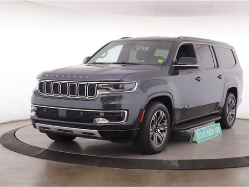 Used 2024 Jeep Wagoneer L Series II w/ Flexible Seating Group AWD/4WD image 10