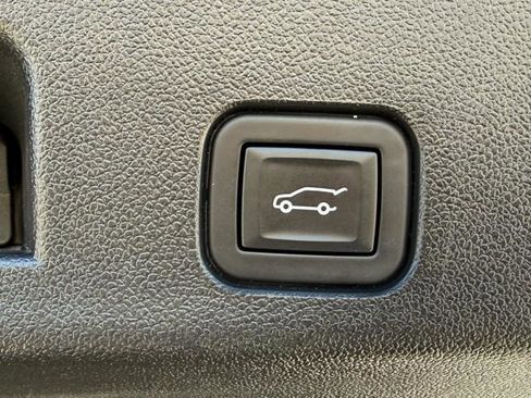 Used 2024 Chevrolet Traverse Z71 image 38