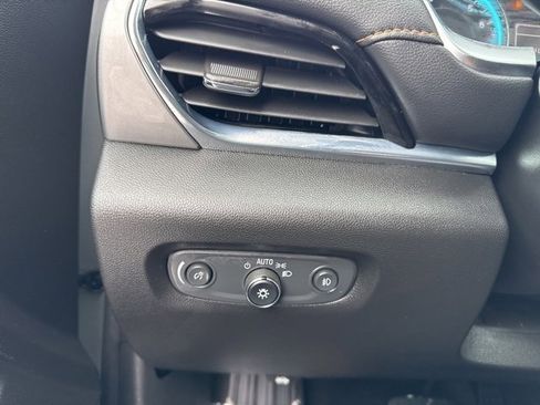 Used 2018 Chevrolet Traverse LT image 20