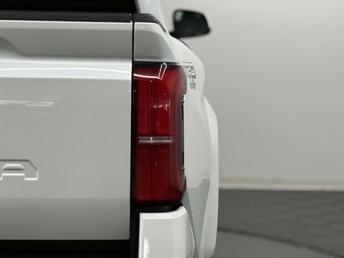 Used 2025 Toyota Tacoma TRD Off-Road image 7
