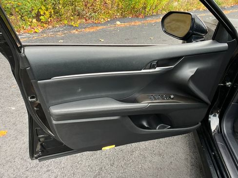 Used 2023 Toyota Camry XLE image 11