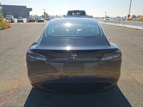 Used 2022 Tesla Model 3 Standard Range image 4
