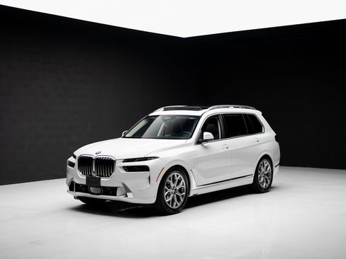 Used 2024 BMW X7 xDrive40i image 4