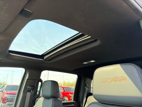 Used 2025 Chevrolet Silverado 2500 High Country w/ High Country Premium Package AWD/4WD image 28