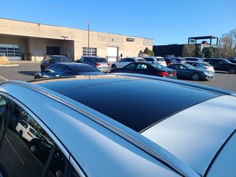 Certified 2021 Mercedes-Benz GLA 250 4MATIC image 3