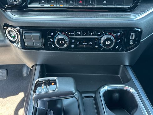 Used 2022 Chevrolet Silverado 1500 LTZ w/ LTZ Convenience Package II AWD/4WD image 12