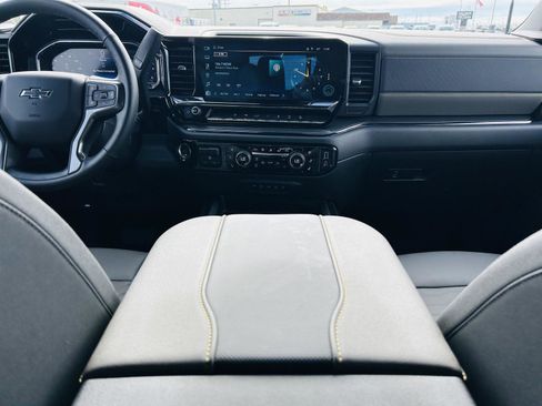 Used 2025 Chevrolet Silverado 2500 ZR2 image 27