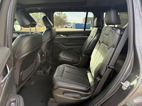 New 2025 Jeep Grand Cherokee L Limited w/ Luxury Tech Group II image 16