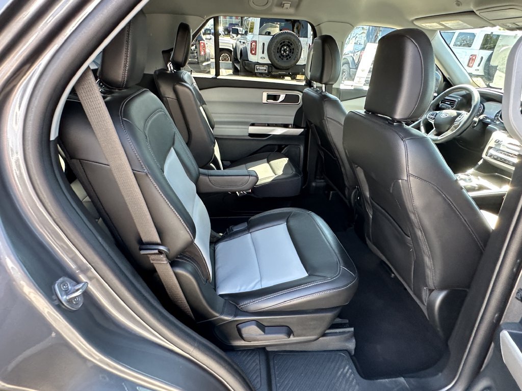 Used 2023 Ford Explorer XLT w/ Equipment Group 202A RWD image 18
