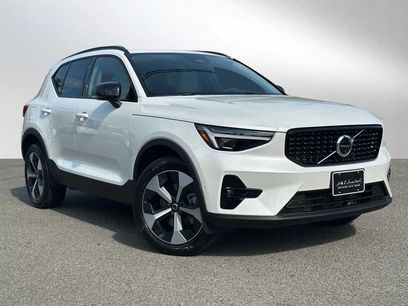 New 2026 Volvo XC40 B5 Plus w/ Climate Package