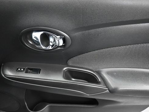 Used 2015 Nissan Versa SV image 33