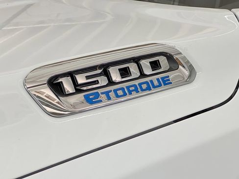 New 2026 RAM 1500 4x4 Crew Cab image 17