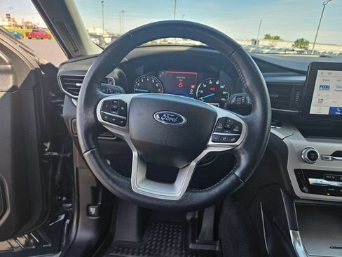 Used 2023 Ford Explorer XLT w/ Equipment Group 202A AWD/4WD image 17