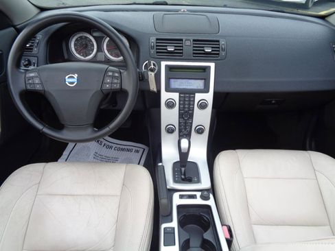 Used 2011 Volvo C70 T5 w/ Convenience Pkg image 7