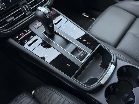 Used 2026 Porsche Macan AWD/4WD image 22