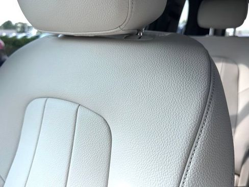 Used 2026 Mercedes-Benz GLB 250 4MATIC image 31