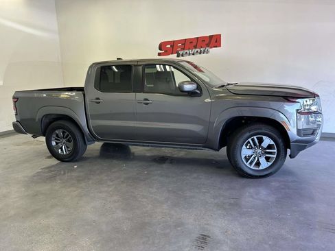 Used 2026 Nissan Frontier SV RWD image 2
