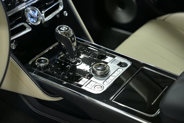 Used 2024 Bentley Flying Spur V8 AWD/4WD image 28